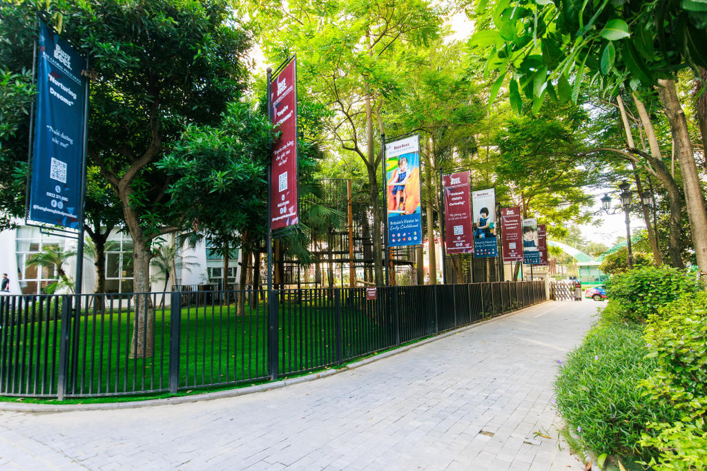 Co-so-vat-chat-co-so-Busy-Bees-Quan-Cau-Giay-Ha-Noi-01-11